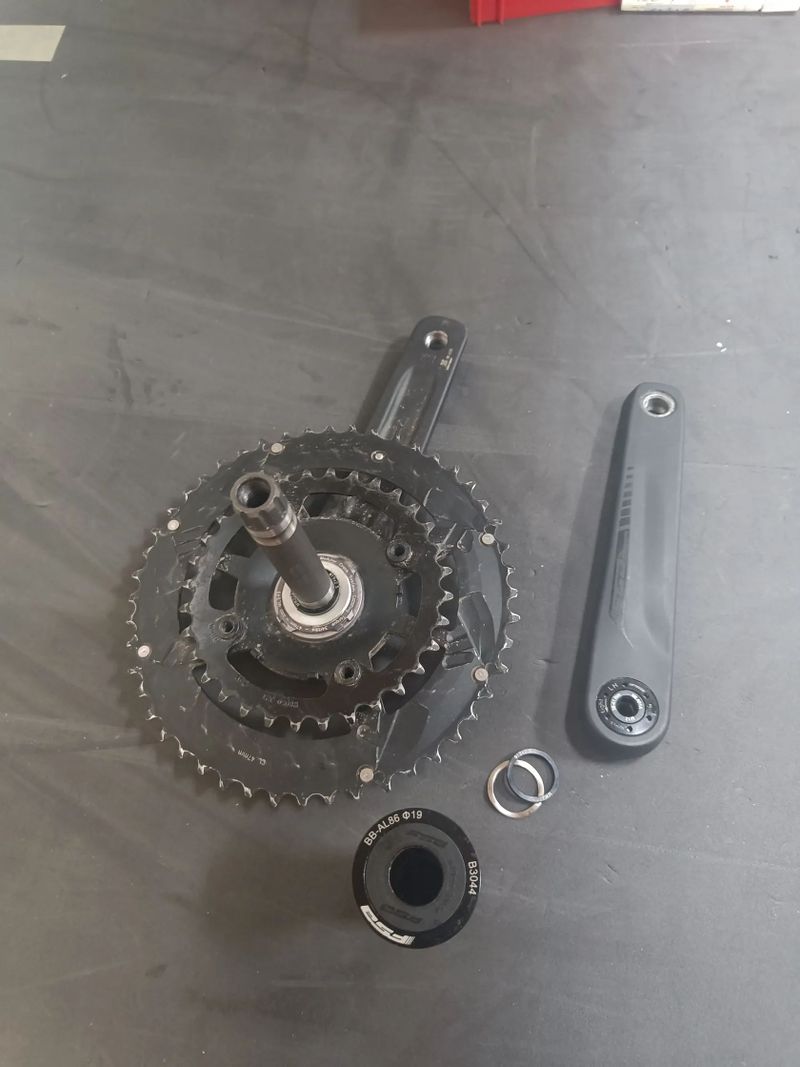 Prodám kliky FSA AGX+ Gossamer Pro MegaExo gravel kliky 46x30 zubů 172,5 mm