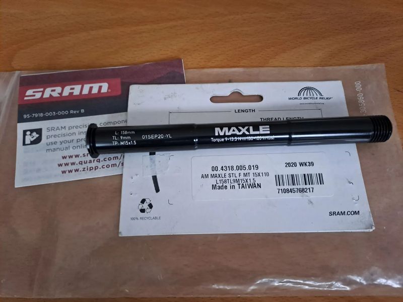 Rock Shox Maxle Stealth Boost 15x110 mm přední pevná osa