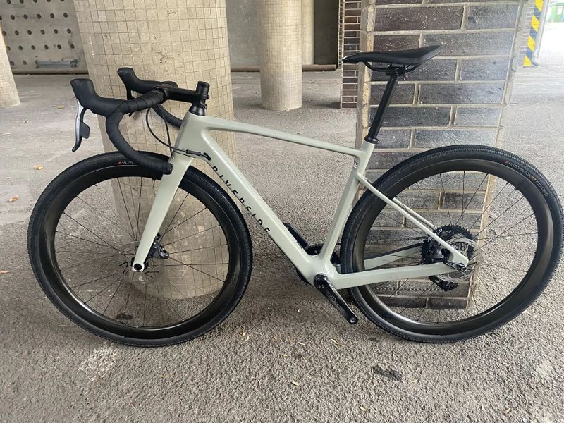 Karbonové gravel kolo Riverside GCR SRAM FORCE ETAP AXS s koly REYNOLDS ATR 700c
