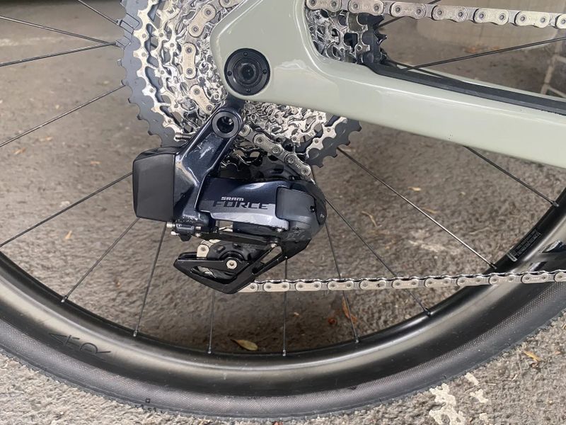 Karbonové gravel kolo Riverside GCR SRAM FORCE ETAP AXS s koly REYNOLDS ATR 700c