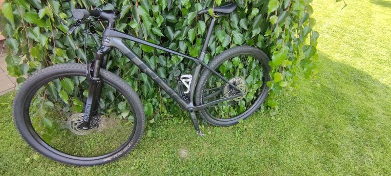Trek Procaliber 9.5 - gloss dark prismatic/matte trek black velikost M/L