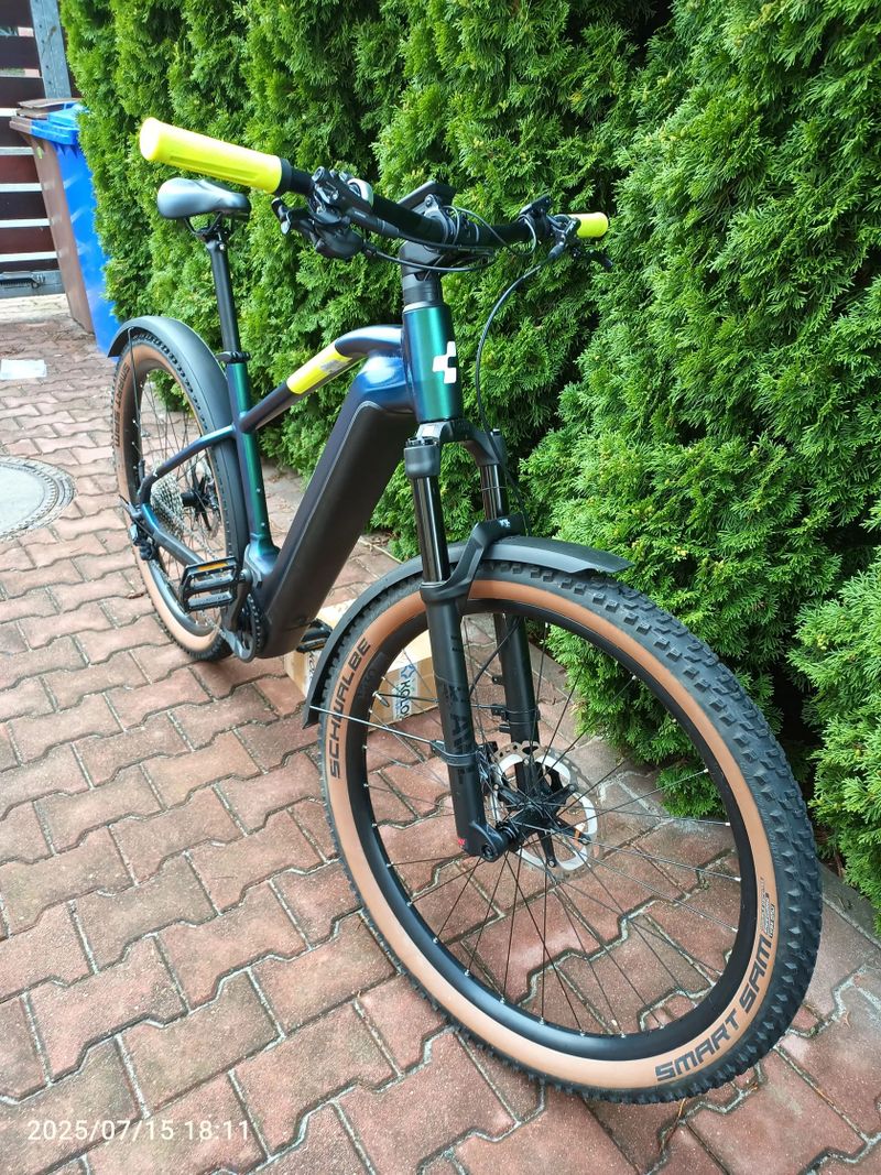 Cube Reaction Hybrid SLX 750