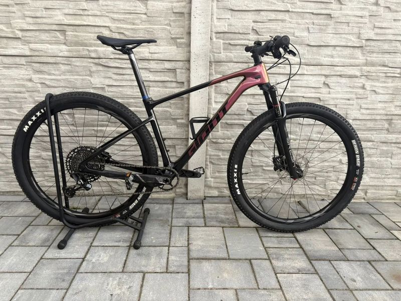 Giant xtc advanced 1.5 karbonová kola xcr2