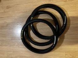 Zánovní pláště Maxxis Forekaster V2 EXO TR 29x2,60" kevlar - 3 ks