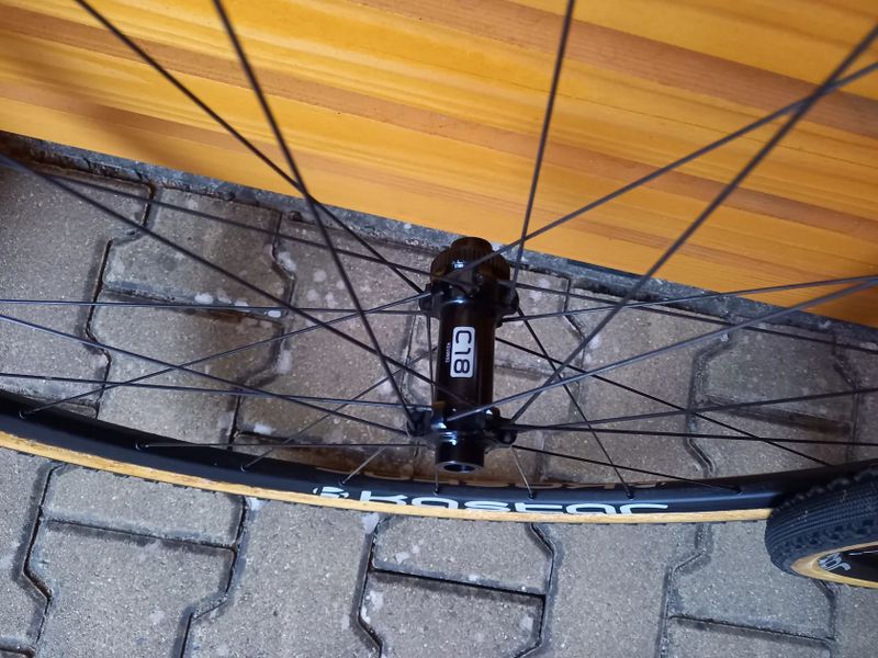 CYKLOKROSOVÁ KOLA KASTAR C18 Disc - NOVÁ