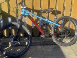 Mondraker Faktor 24, dětské celopéro od zhruba 130cm