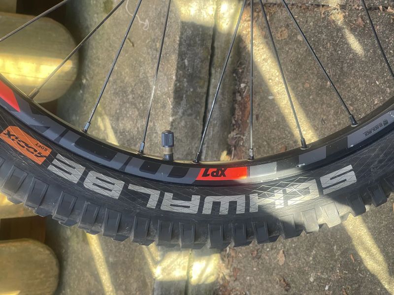 Mondraker Faktor 24, dětské celopéro od zhruba 130cm
