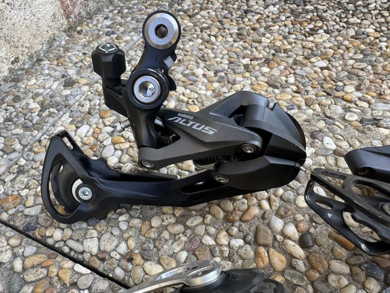 SHIMANO ALTUS / ALIVIO / SLX / XT
