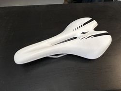 Sedlo specialized Riva