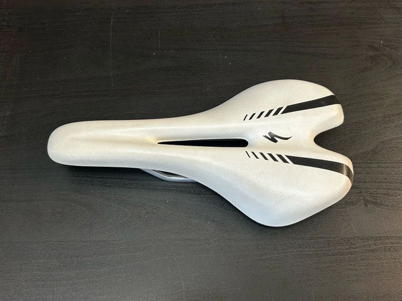 Sedlo specialized Riva