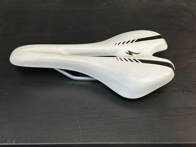Sedlo specialized Riva
