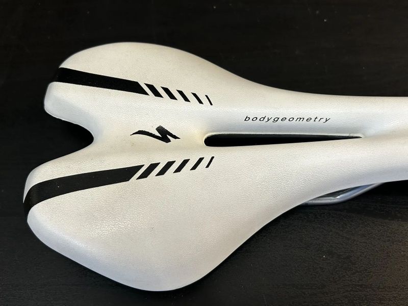 Sedlo specialized Riva