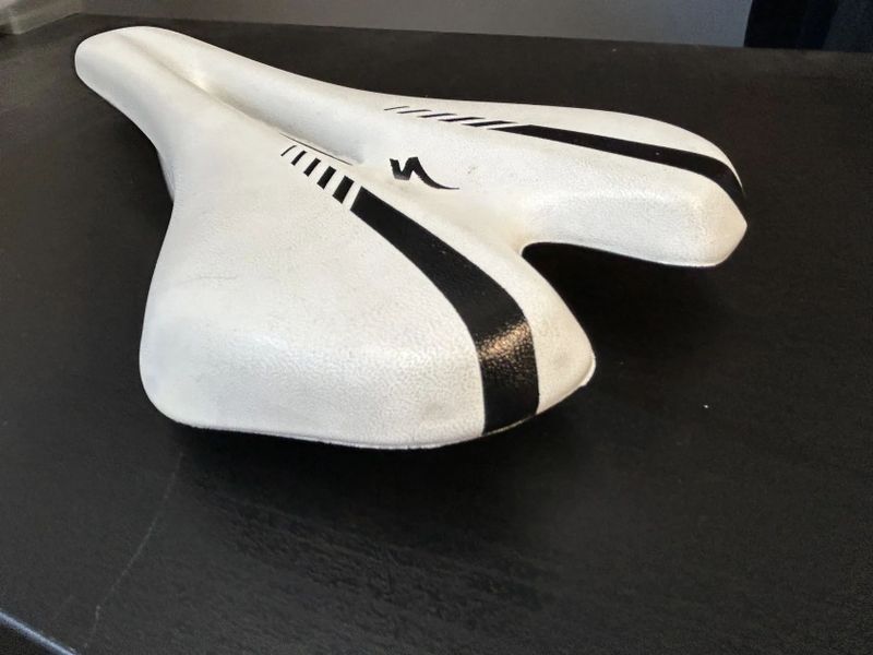 Sedlo specialized Riva