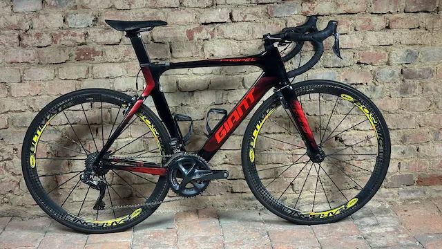 Giant - Propel Advanced 1 - velikost M (170-180cm)