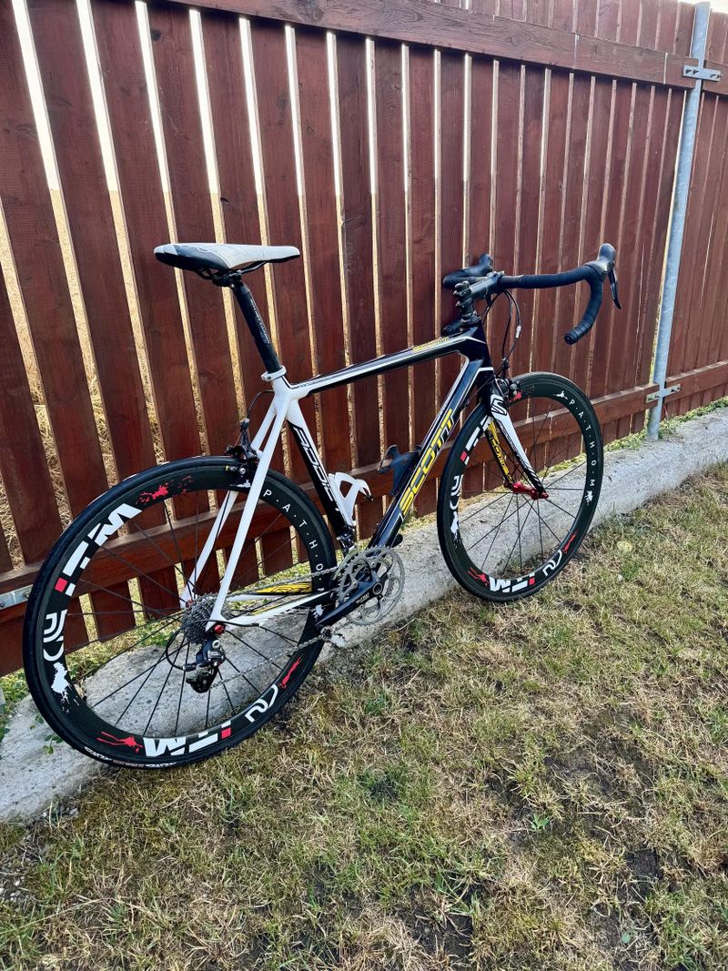 Scott Addict RC4 (L) + karbonové ráfky ITM
