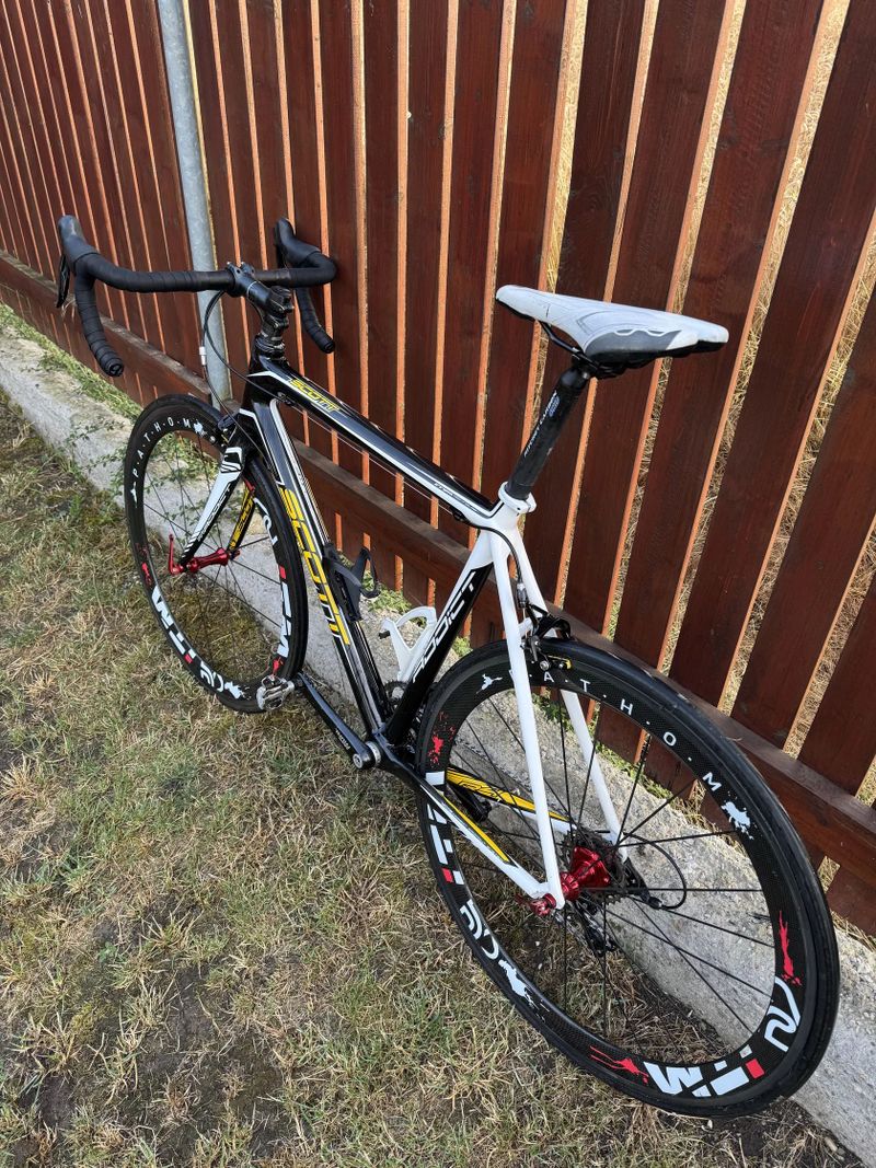 Scott Addict RC4 (L) + karbonové ráfky ITM
