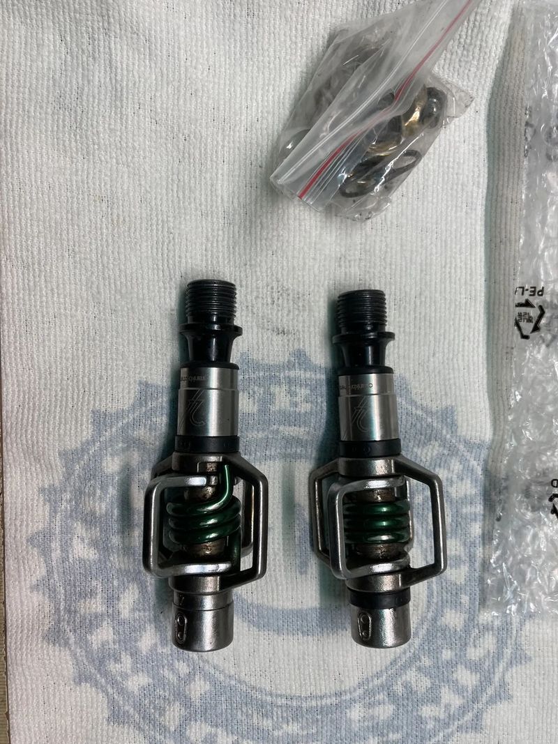 Prodám nášlapné pedály Crankbrothers