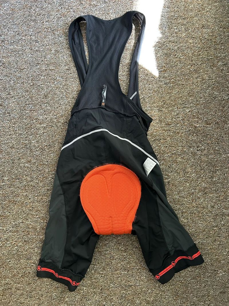 Zánovní pánské elasťáky Endura Hyperon 2 Bibshort vel. M