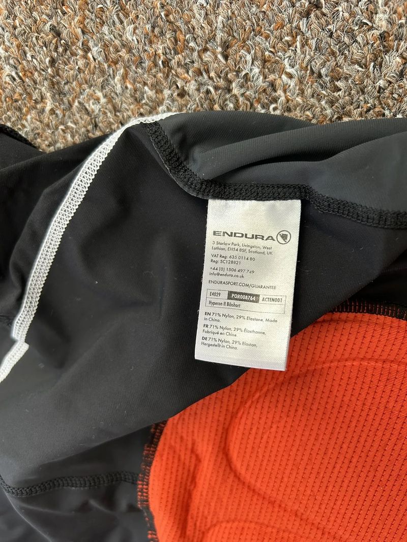 Zánovní pánské elasťáky Endura Hyperon 2 Bibshort vel. M