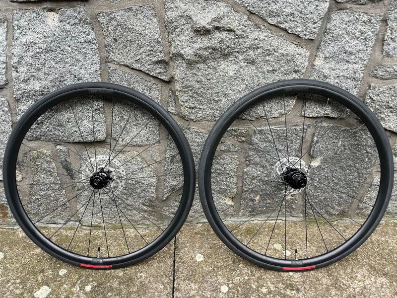 Zapletená kola DT SWISS R470 Disc