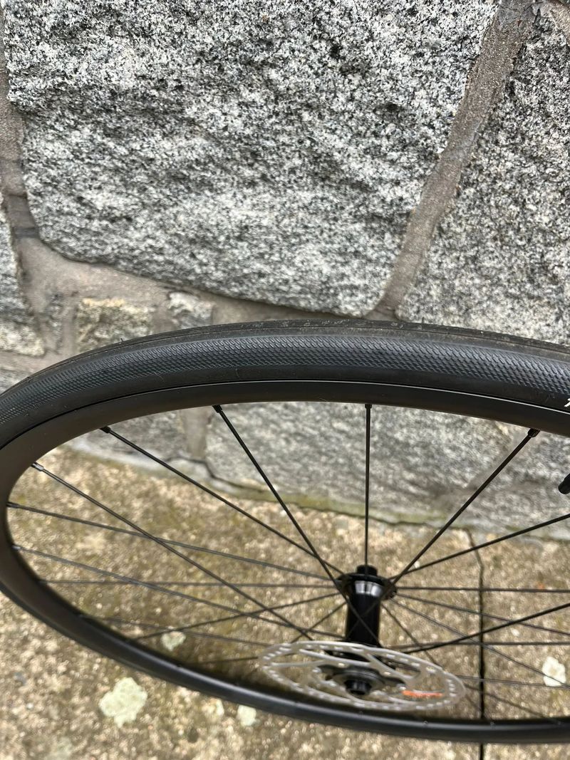 Zapletená kola DT SWISS R470 Disc