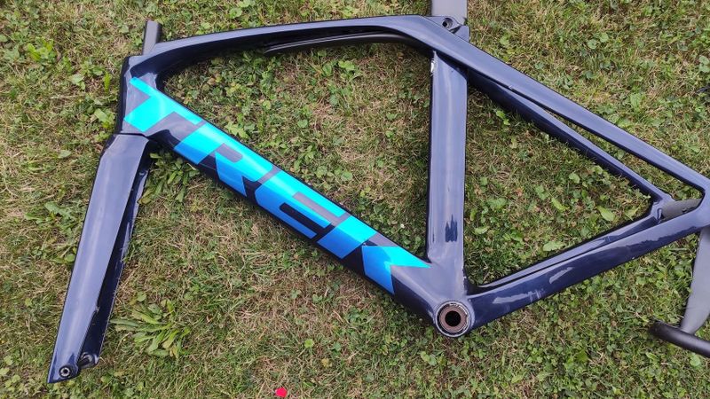 Trek Madone gen 6 velikost 56