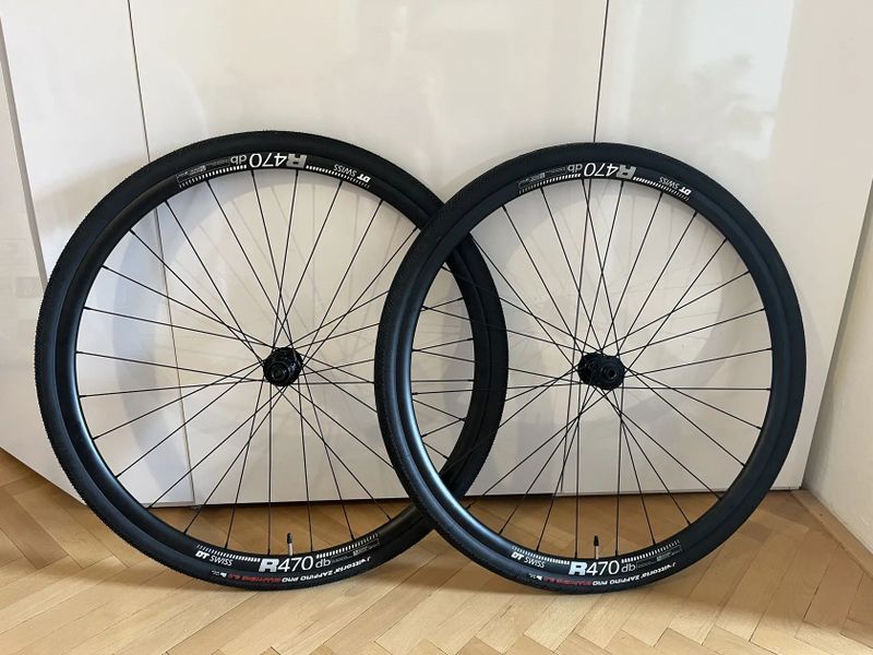 Nová zapletená kola DT Swiss R470 / Shimano RS470 včetně obutí