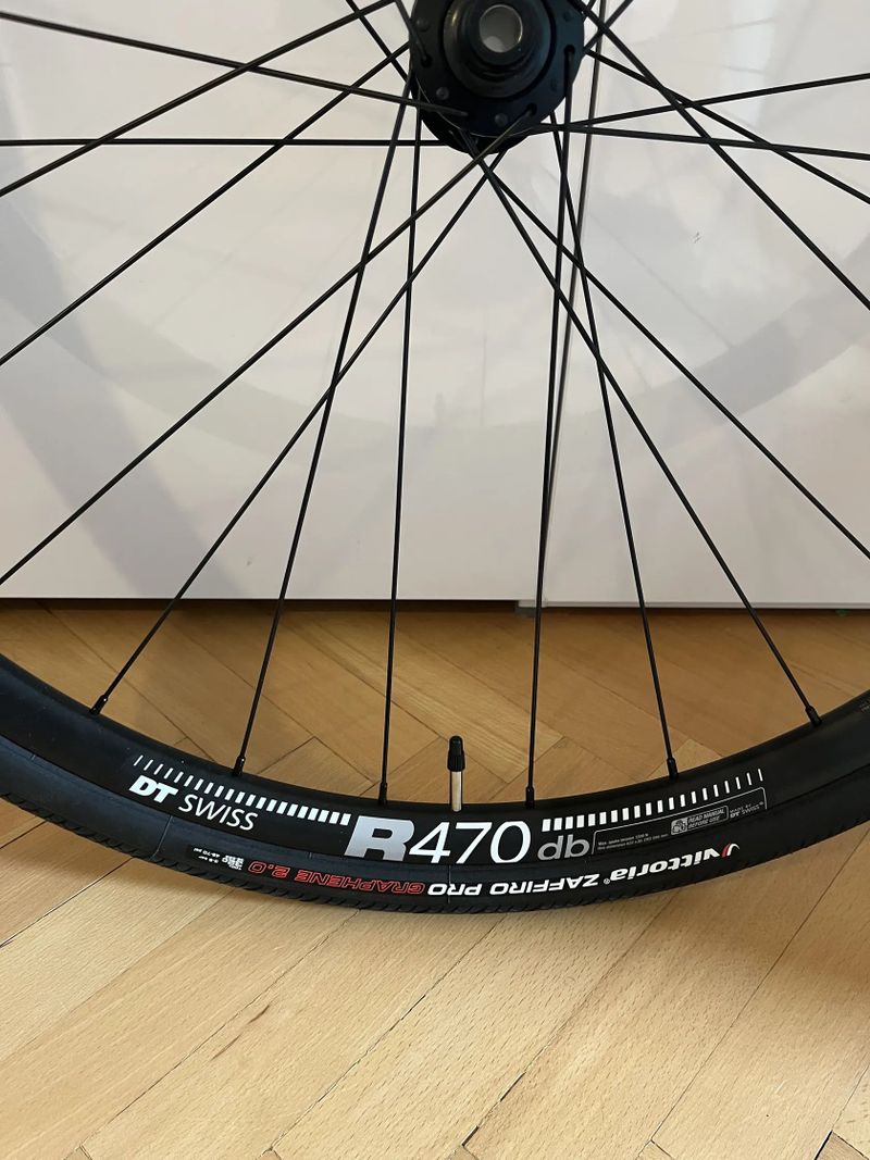 Nová zapletená kola DT Swiss R470 / Shimano RS470 včetně obutí