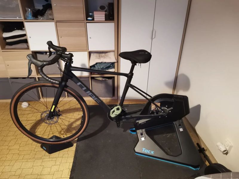 Cube gravel nuroad + garmin tacx neo 2t s kompletním příslušenstvím