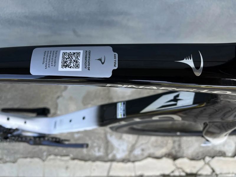 Pinarello F Series F7 - Lunar White (2025, NOVÉ)