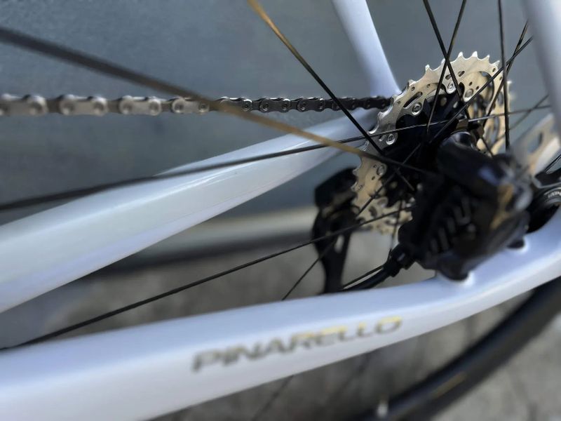 Pinarello F Series F7 - Lunar White (2025, NOVÉ)