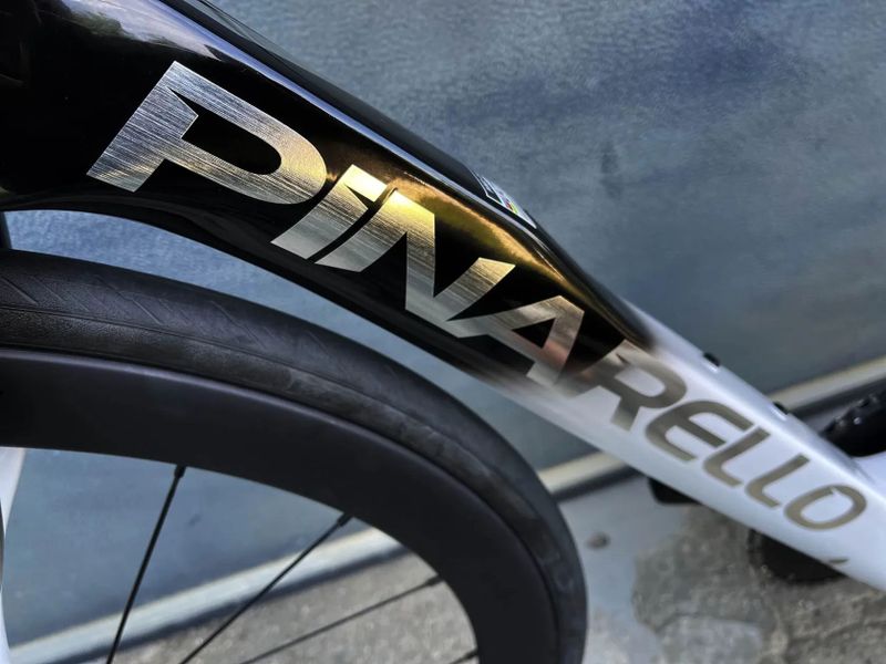 Pinarello F Series F7 - Lunar White (2025, NOVÉ)