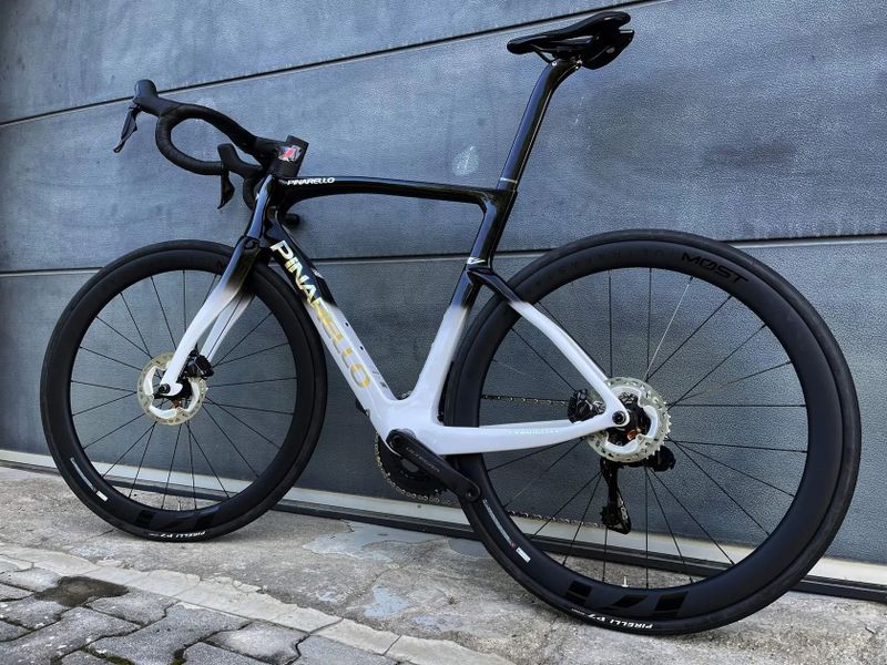 Pinarello F Series F7 - Lunar White (2025, NOVÉ)