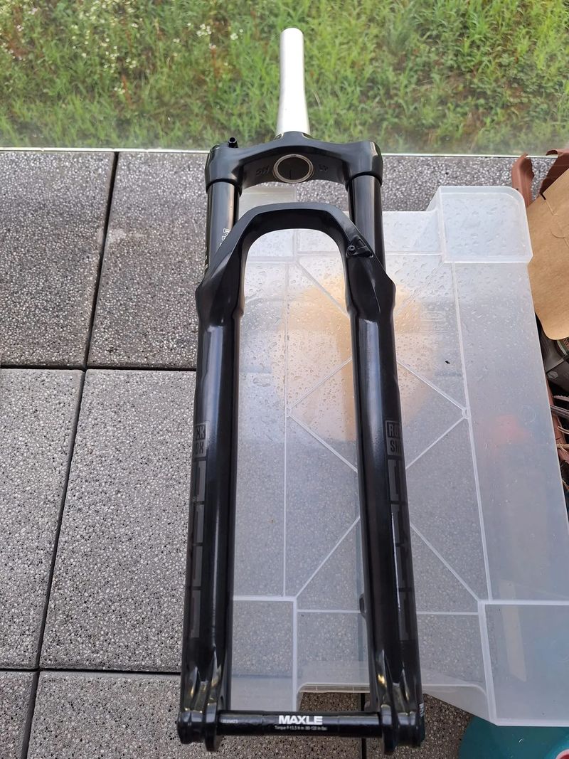RockShox Reba RL 29", Solo Air, Motion Control, vzdálené zamykání, zdvih 110 mm