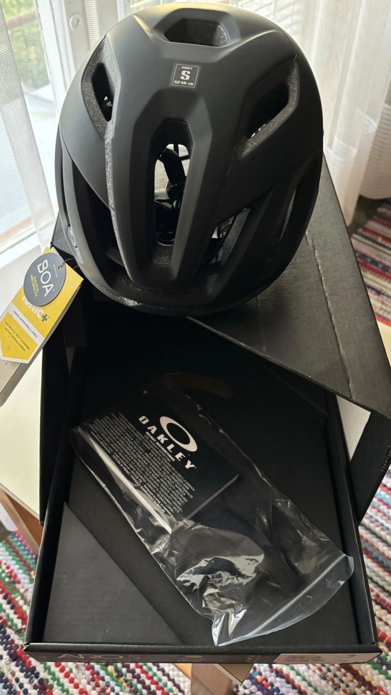 Oakley Aro 5 Race