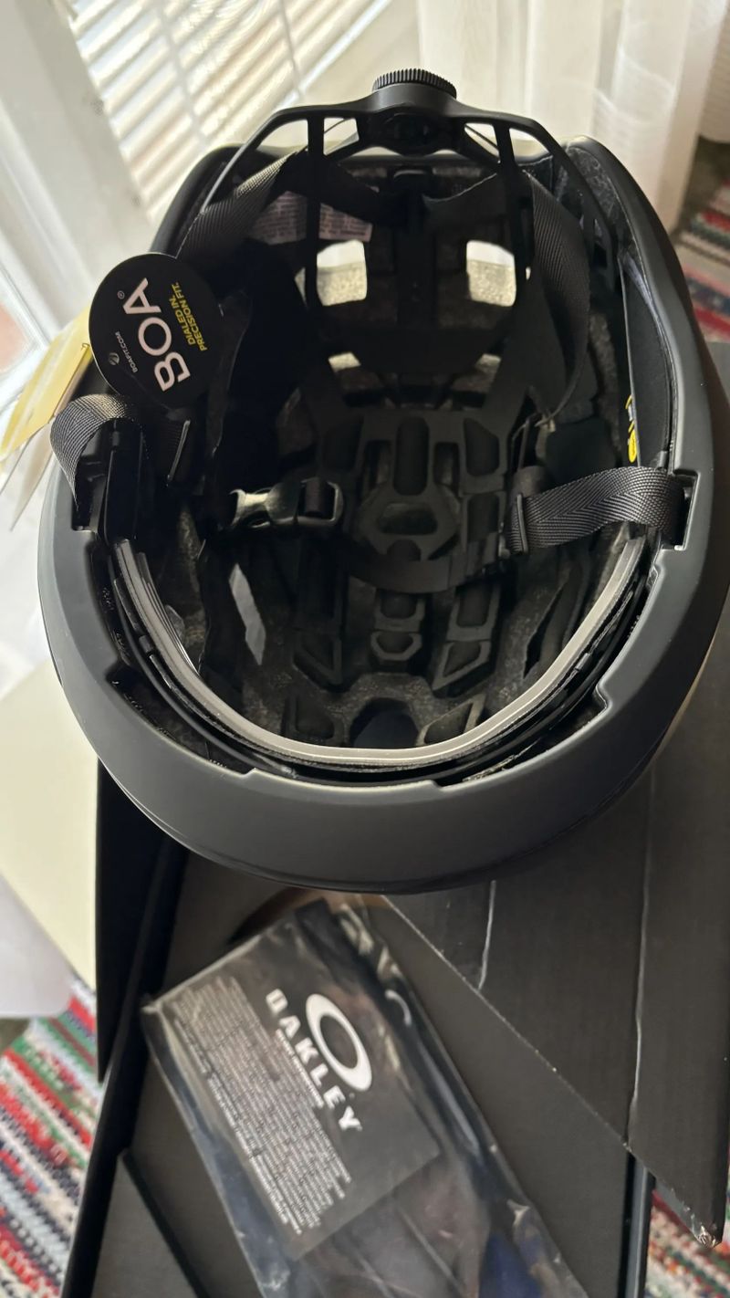 Oakley Aro 5 Race