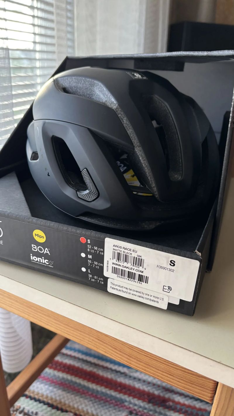 Oakley Aro 5 Race