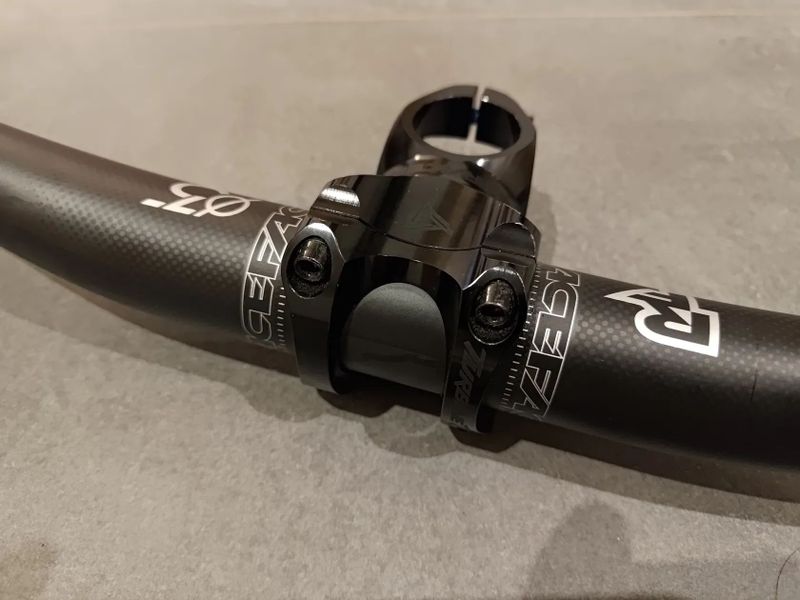 Řidítka Race Face Next 2 Carbon 760 mm + Představec RACE FACE TURBINE R 35 mm délka 50mm