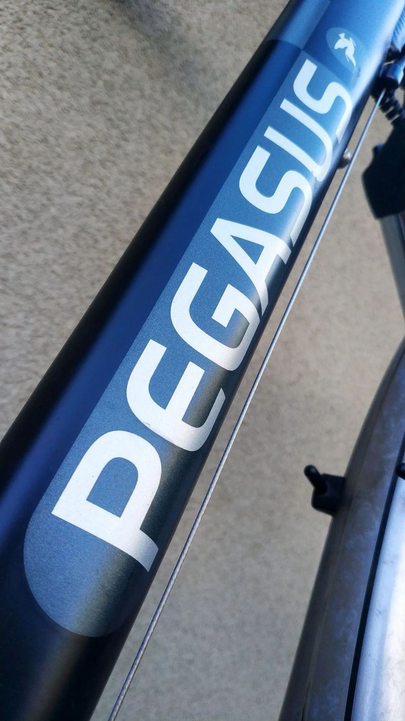 Špičkové městské kolo Pegasus Forza SL. kvalitní hliníkový rám Aluminium 7005. Délka zadní sedlové 