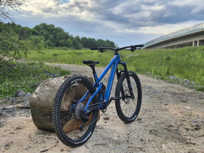 Pivot Switchblade L