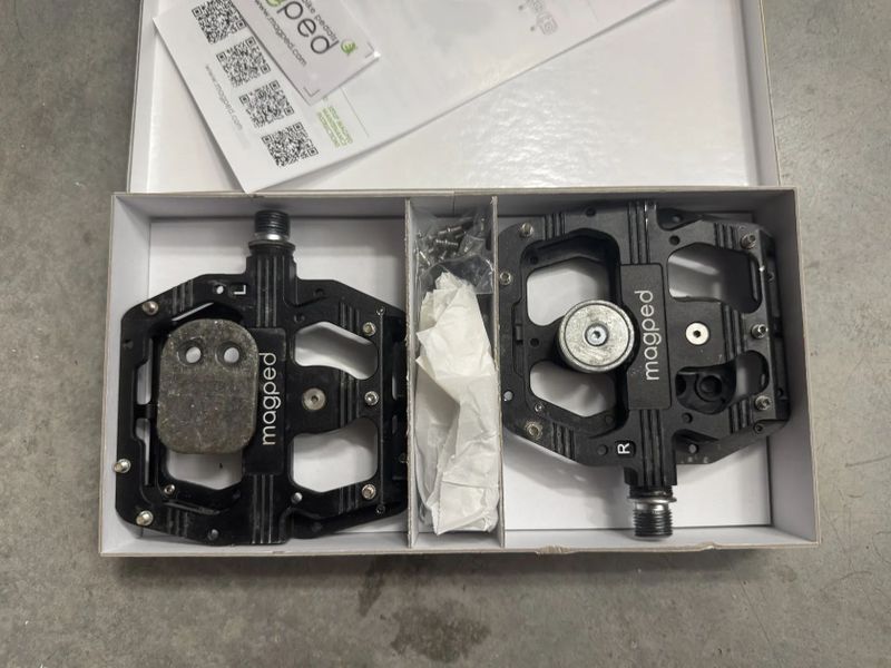 Pedály Magped GRAVITY 200N black