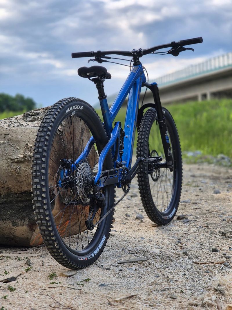 Pivot Switchblade L