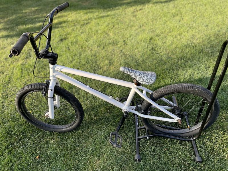 prodám kolo BMX GT 20"