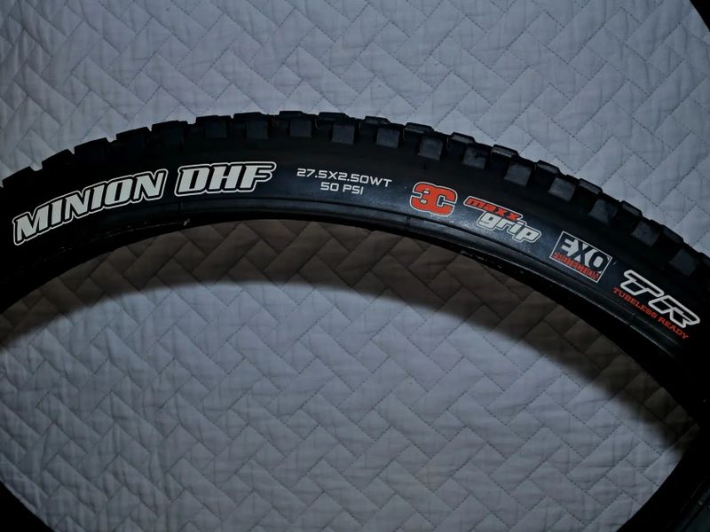 Pár tubeless plášťů Maxxis Minion DHF 27.5*2.5