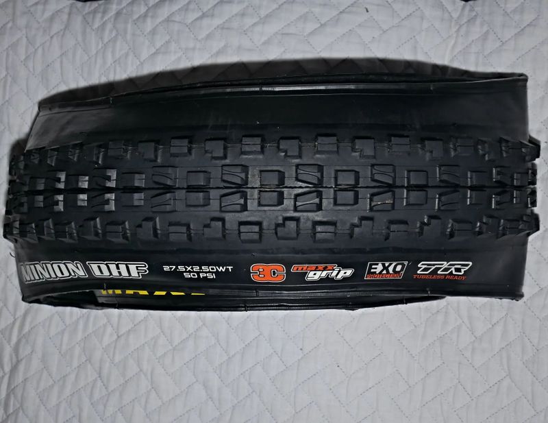 Pár tubeless plášťů Maxxis Minion DHF 27.5*2.5
