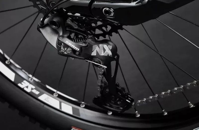 Haibike AllMtn CF 9 -BOSCH, 750Wh, karbonové Celoodpružené elektrokolo vel. "XL"
