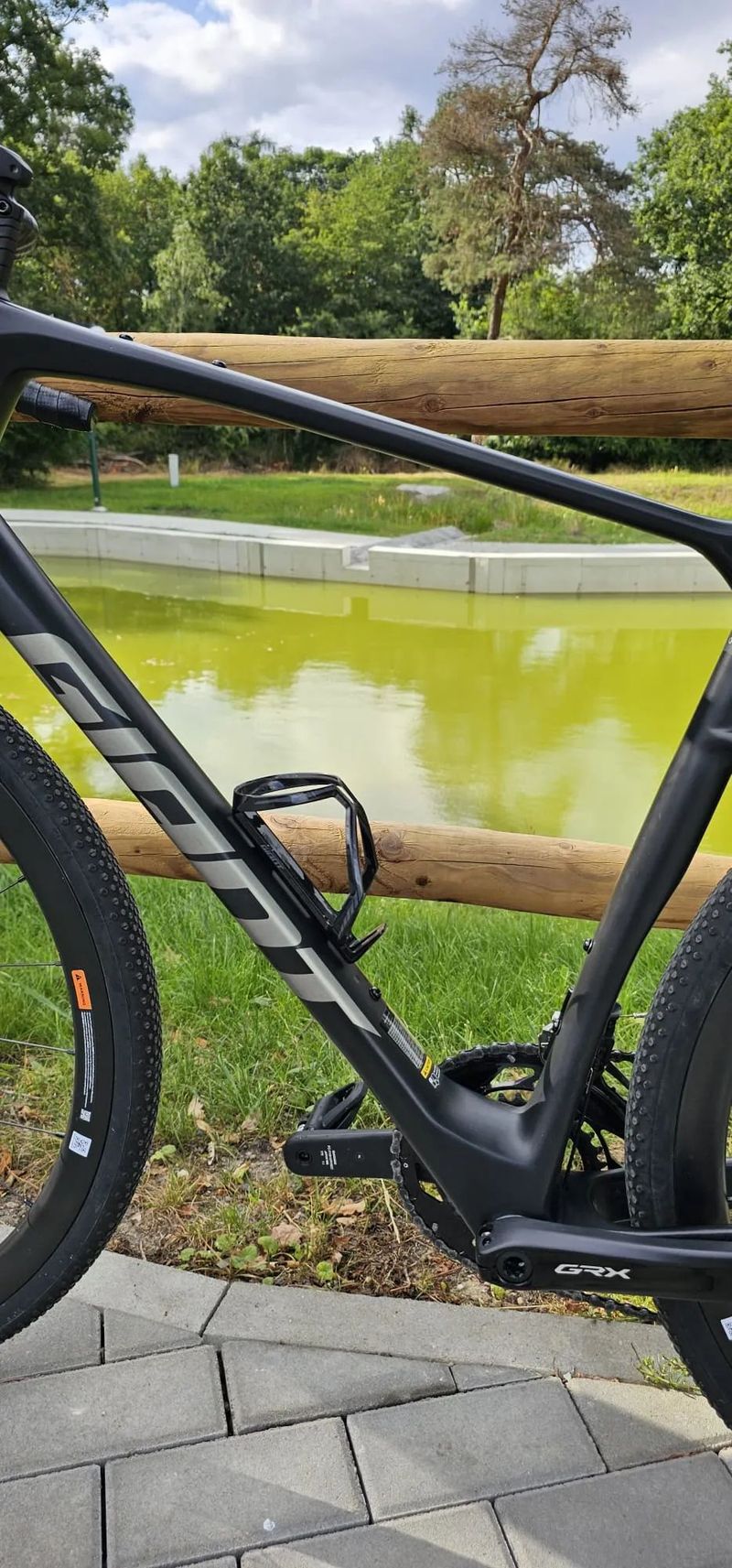 Giant Revolt Advance 2024 karbon L