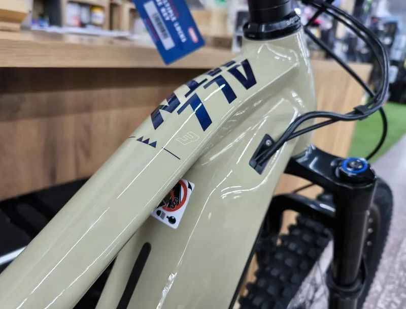 Haibike ALLMTN 3 High coffee/green/blue, 720Wh, 2025 - Celoodpružené elektrokolo vel. M 