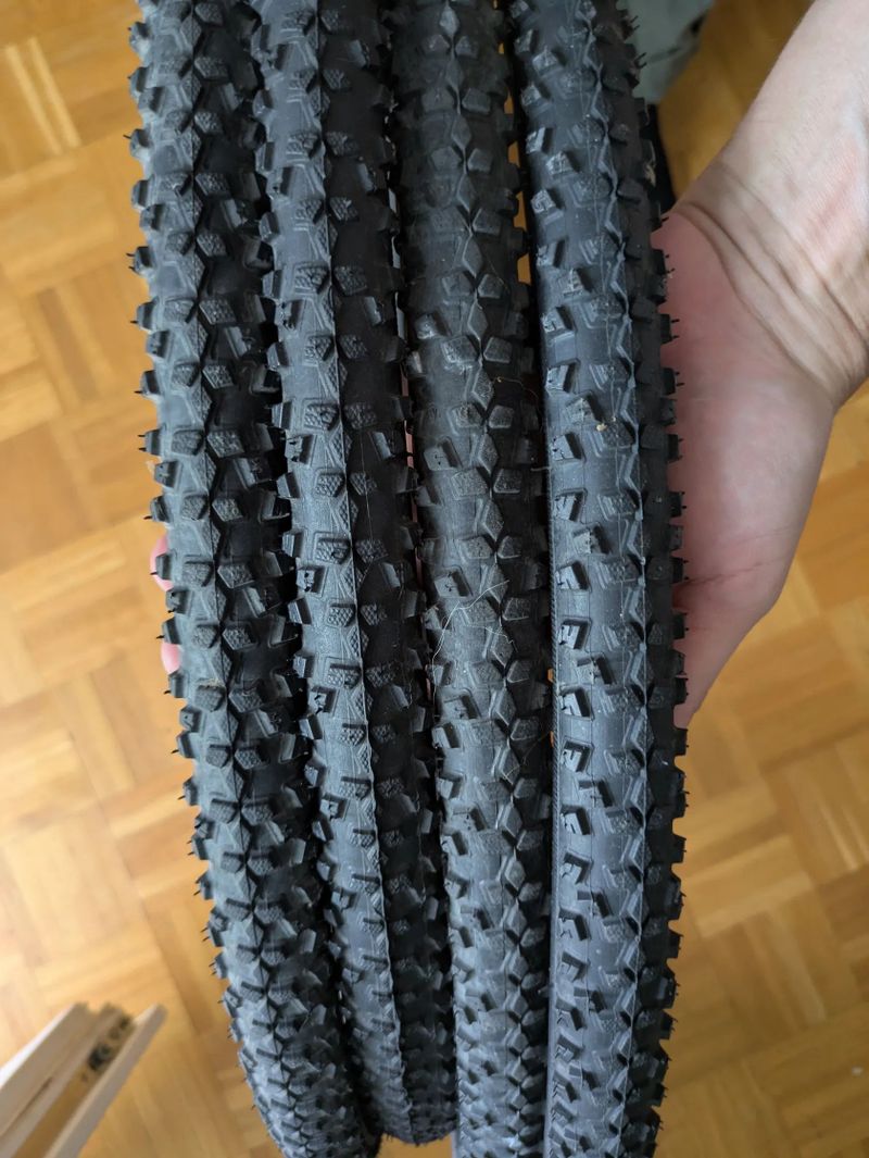 4x Schwalbe Smart Sam 35mm nové a mírně použité 