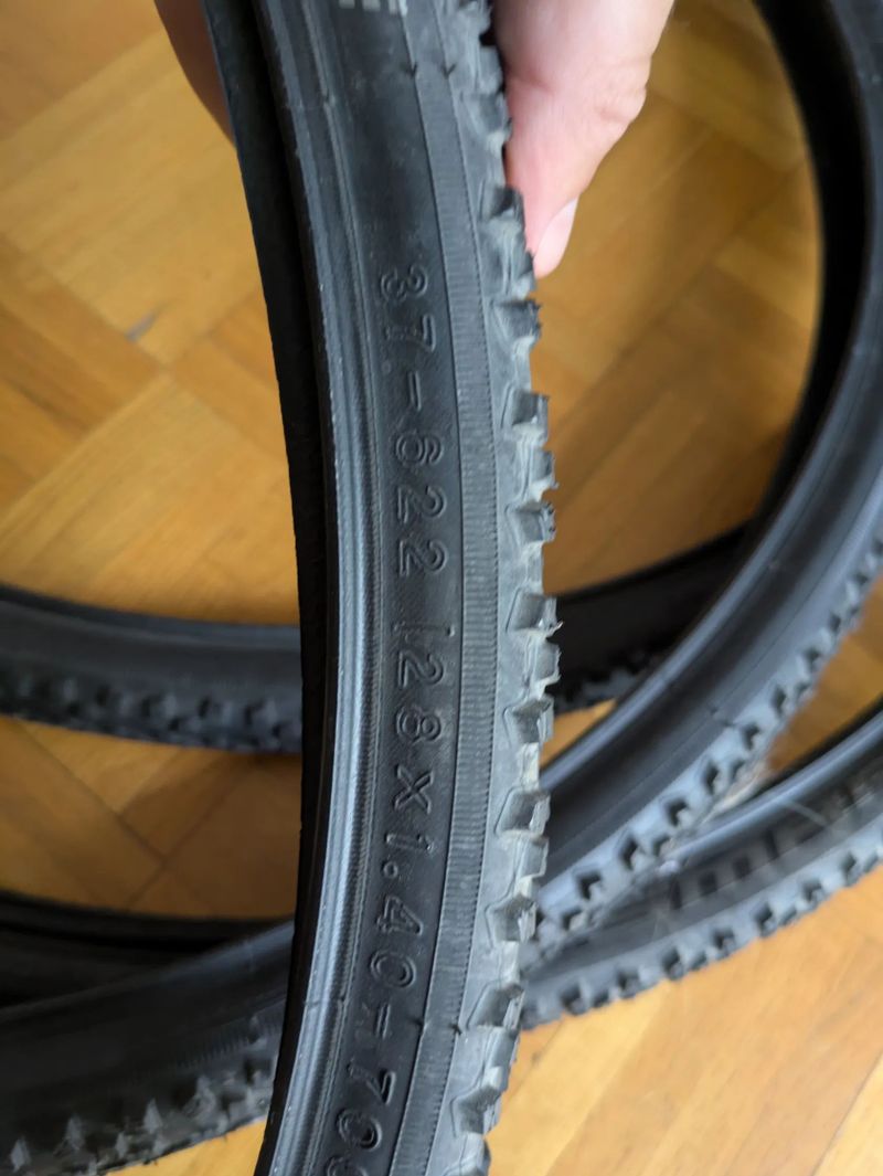 4x Schwalbe Smart Sam 35mm nové a mírně použité 